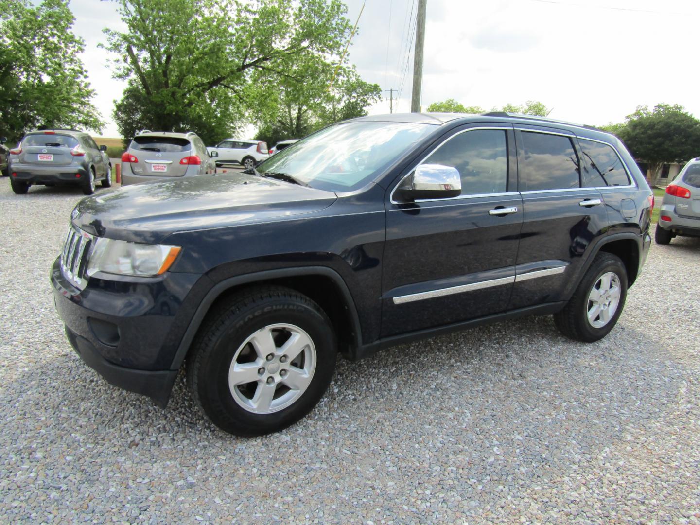 2013 Blue /Tan Jeep Grand Cherokee Laredo 2WD (1C4RJEAG1DC) with an 3.6L V6 DOHC 24V engine, Automatic transmission, located at 15016 S Hwy 231, Midland City, AL, 36350, (334) 983-3001, 31.306210, -85.495277 - Photo#2